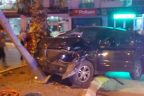 Otomobilde sıkışan sürücüyü itfaiye kurtardı