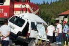 TREN ARABAYI BİÇTİ: 4 ÖLÜ